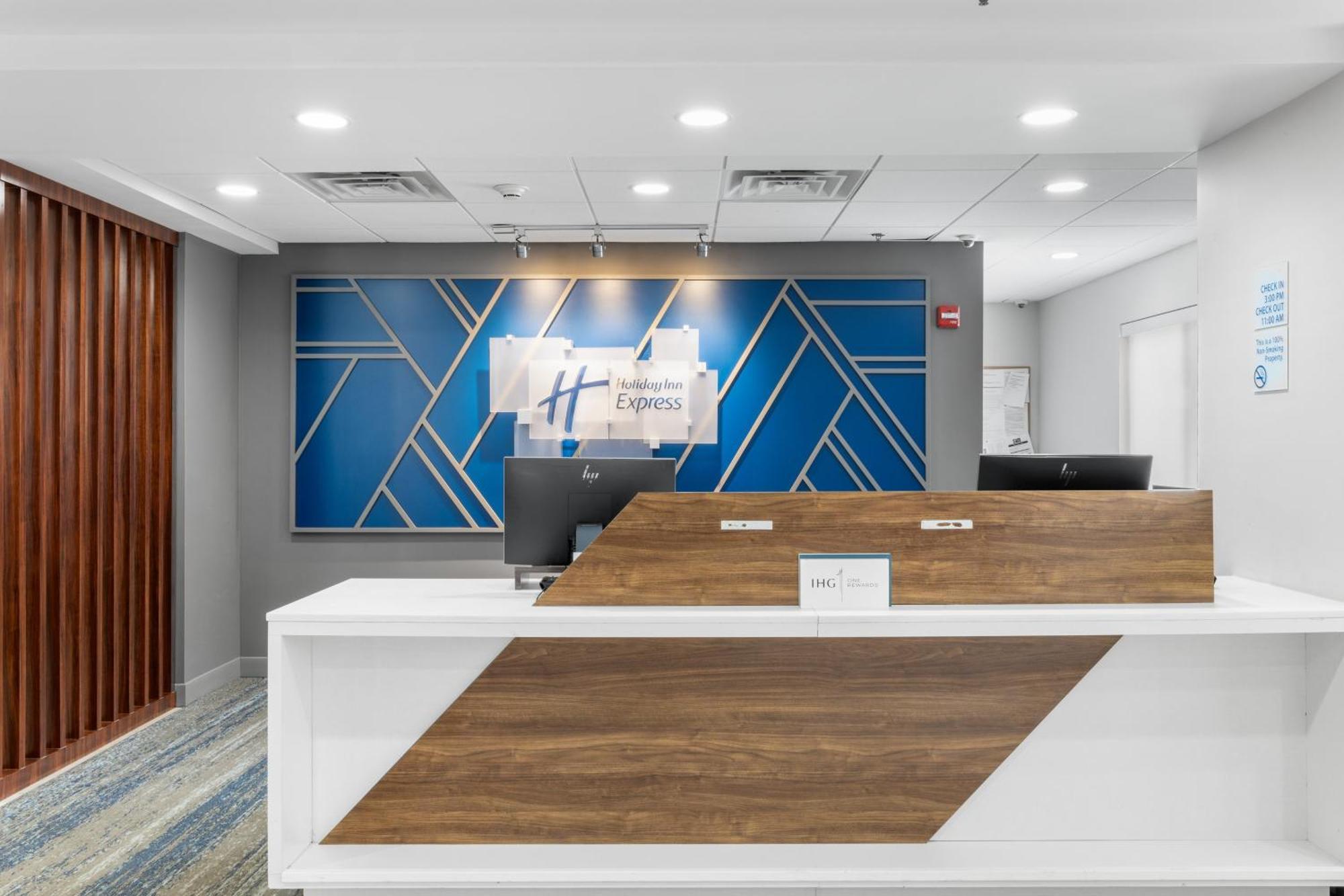 Holiday Inn Express Hartford-Newington By Ihg Экстерьер фото