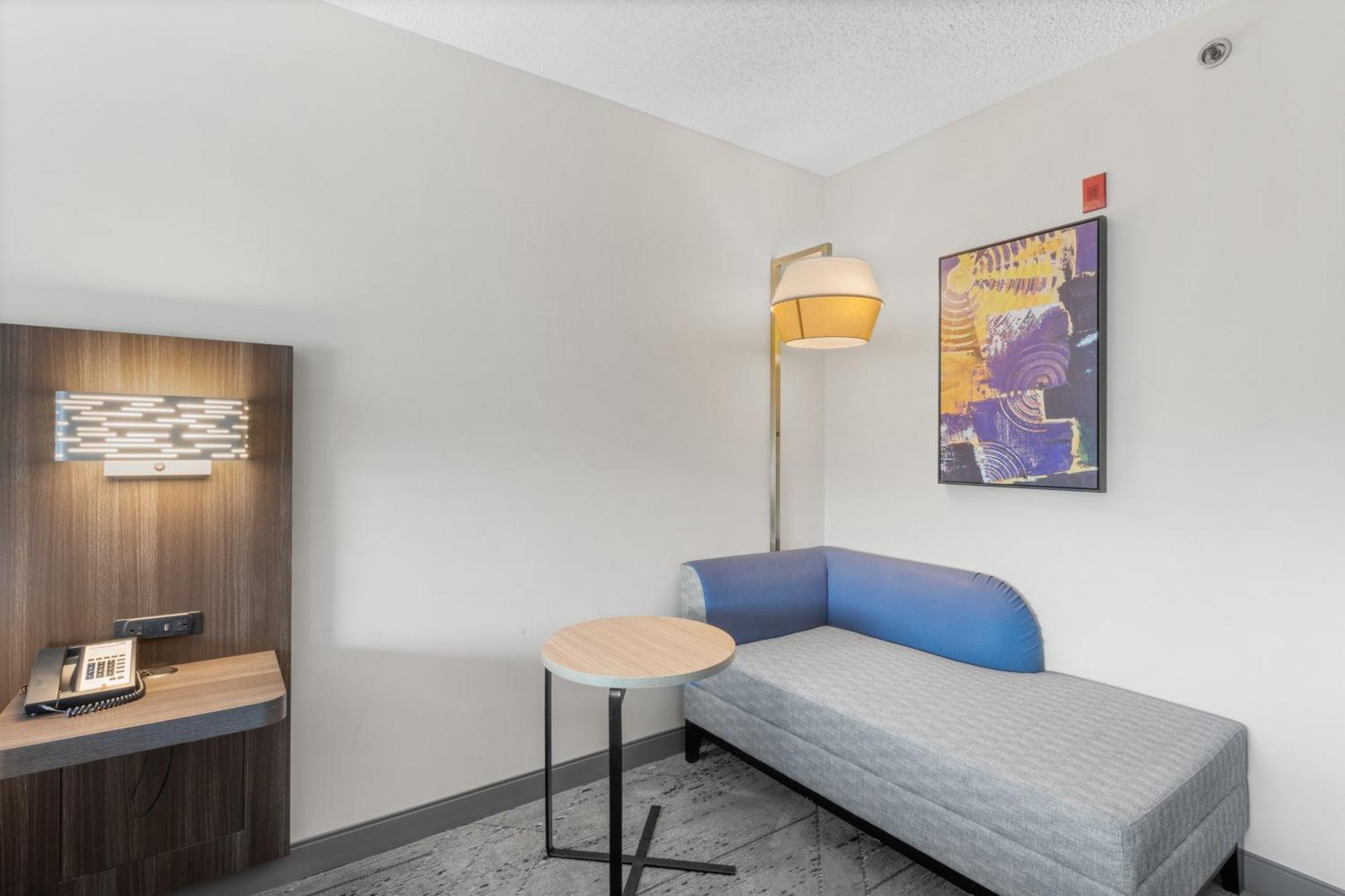 Holiday Inn Express Hartford-Newington By Ihg Экстерьер фото