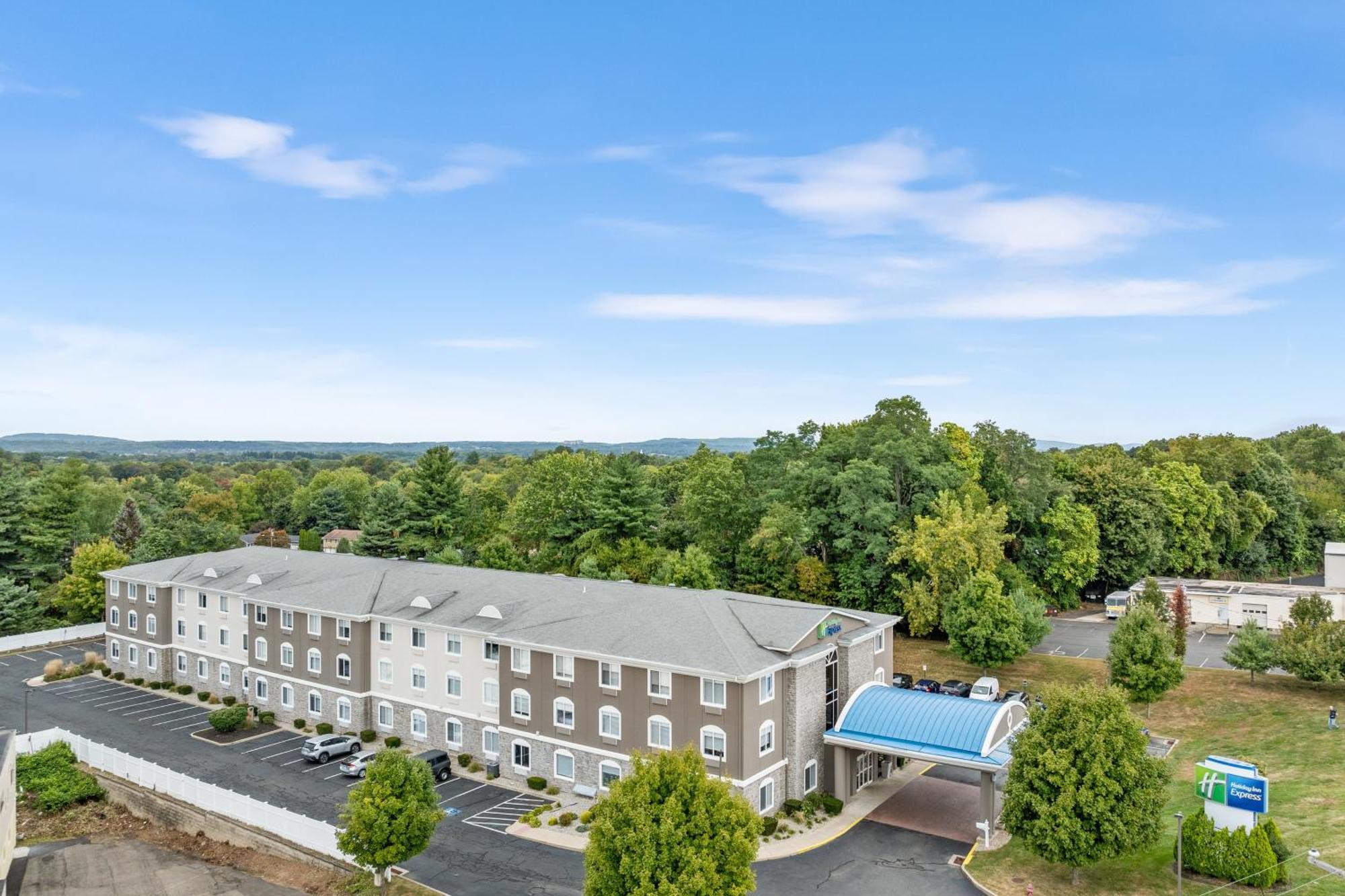 Holiday Inn Express Hartford-Newington By Ihg Экстерьер фото